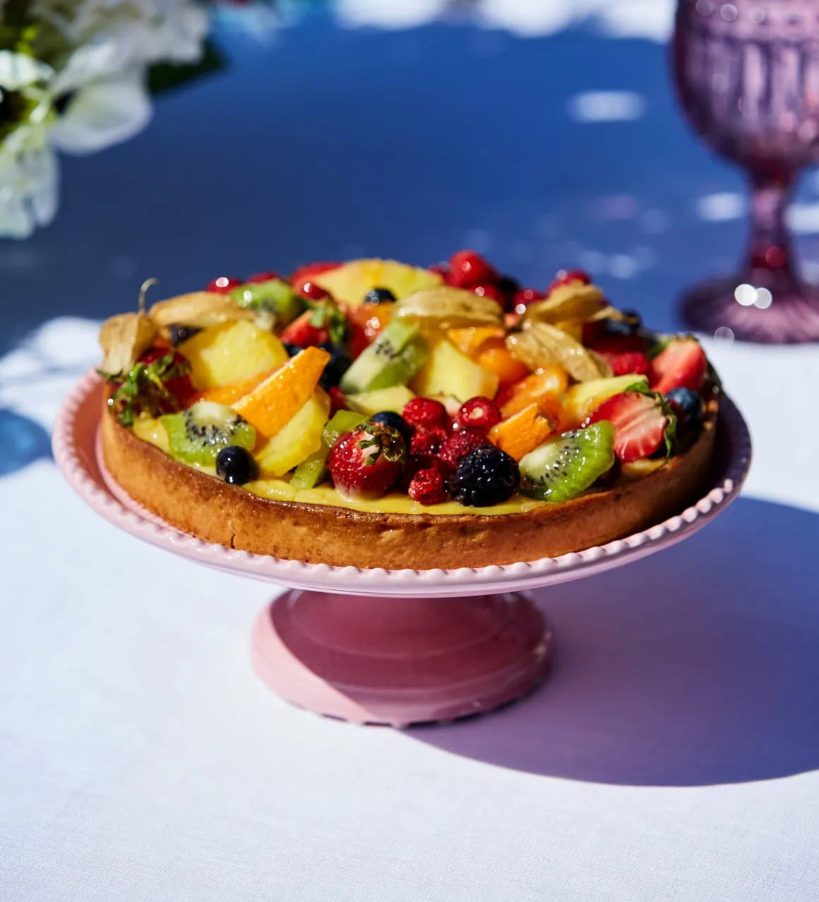 alzata_per_dolci_in_porce_1.webp Alzata per dolci in porcellana lavorata a mano disponibile in 3 colorirnrn 