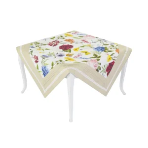 Centrotavola in panama con stampa digitale all over,bordo applicato, plissu00e9 e tramezzornLAVORATO A MANOrnDimensioni: cm 90x90rnComposizione: 100% Cotone