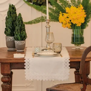 CENTROTAVOLA LINO E COTONE RICAMATO