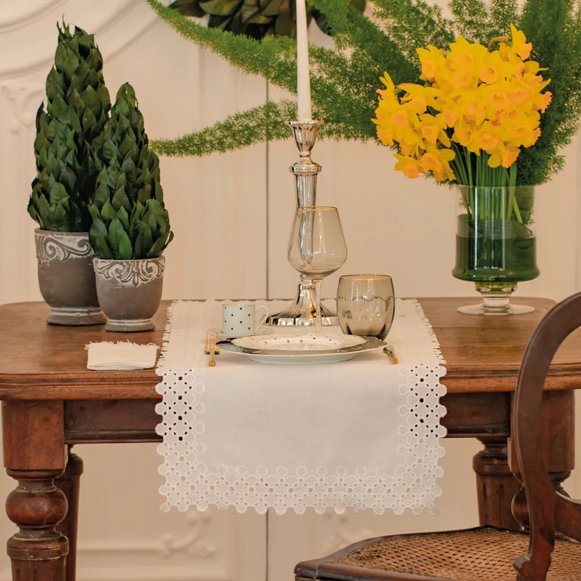 centrotavola_lino_e_coton_3.webp CENTROTAVOLA LINO E COTONE RICAMATO