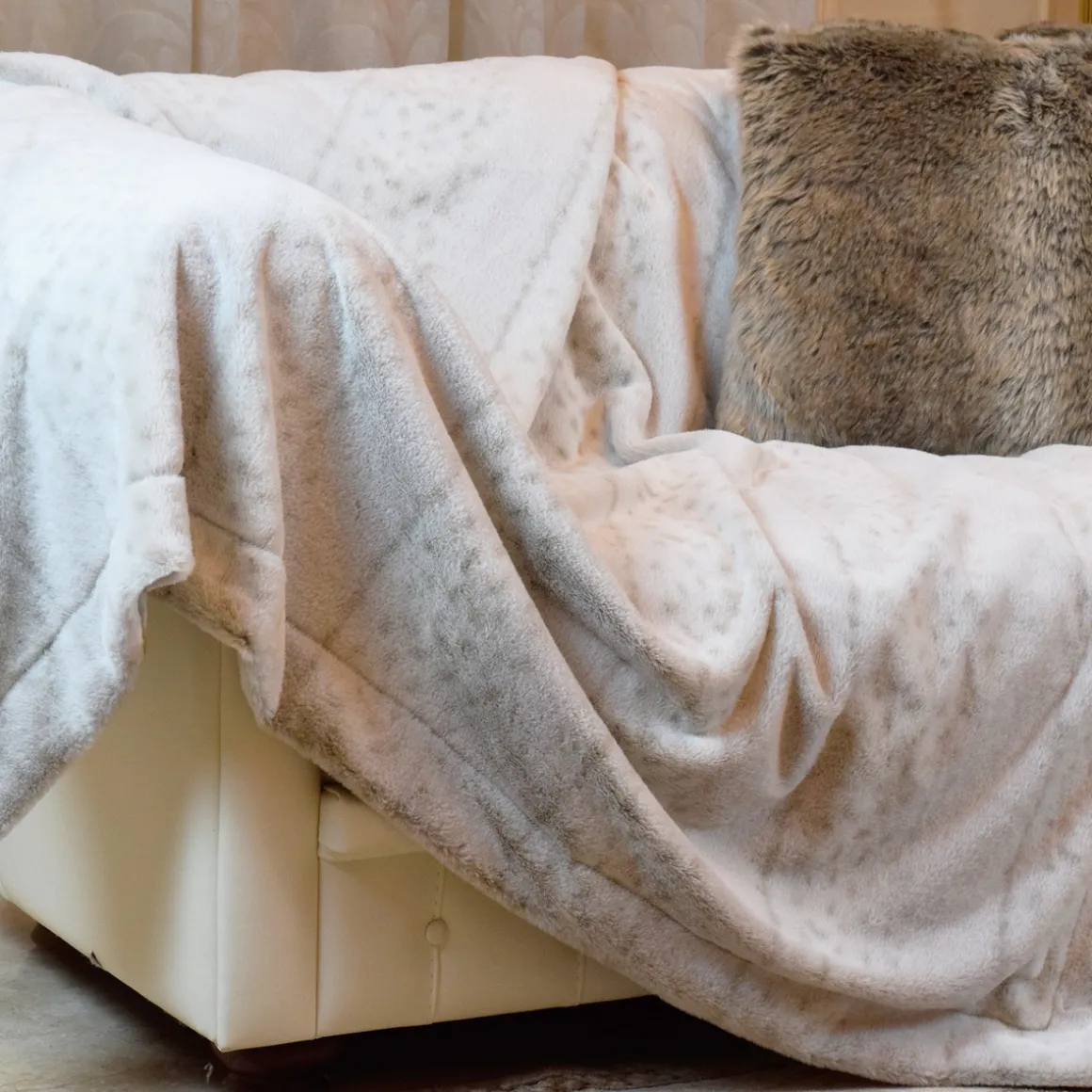 coperta_in_pelliccia_lapi_0.webp Coperta in pelliccia lapin con retro in velluto