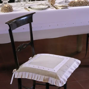 Coppia coprisedia in lino con ricamo punto a giorno