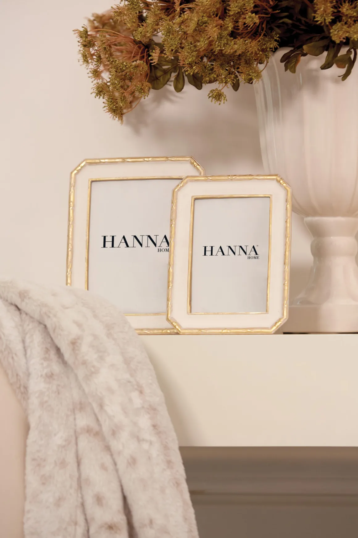 cornice_portafoto_bianca__0.webp Cornice Portafoto bianca con finiture in oro antico