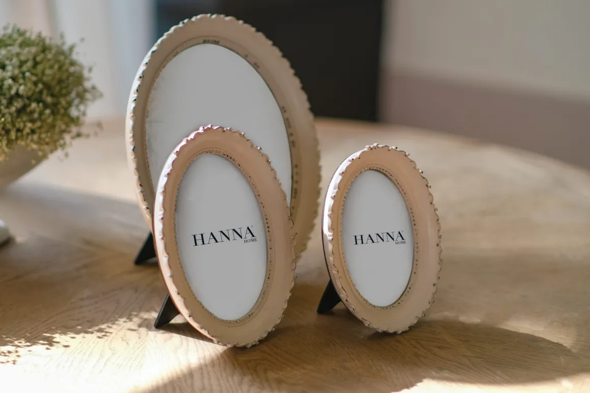 cornice_portafoto_frances_0.webp Cornice Portafoto francesina ovale con bordo decorato in bianco antico