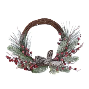 Corona con pino e bacche rosse