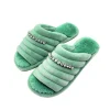 Pantofole donna antiscivolo in pelliccia e pietrine applicate, disponibile in diversi colori e misure.