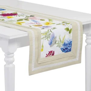 Runner in panama con stampa digitale all over,bordo applicato, plissu00e9 e tramezzornLAVORATO A MANOrnDimensioni: cm 45x150rnComposizione: 100% Cotone