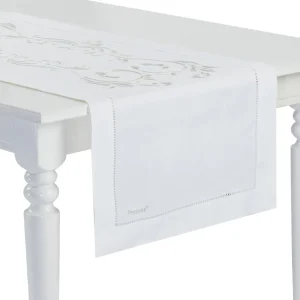 Runner ricamato con bordo applicato e orlo punto a giorno