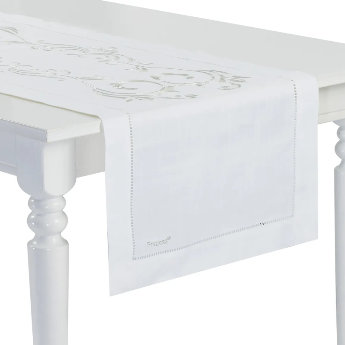 runner_ricamato_con_bordo_0.webp Runner ricamato con bordo applicato e orlo punto a giorno