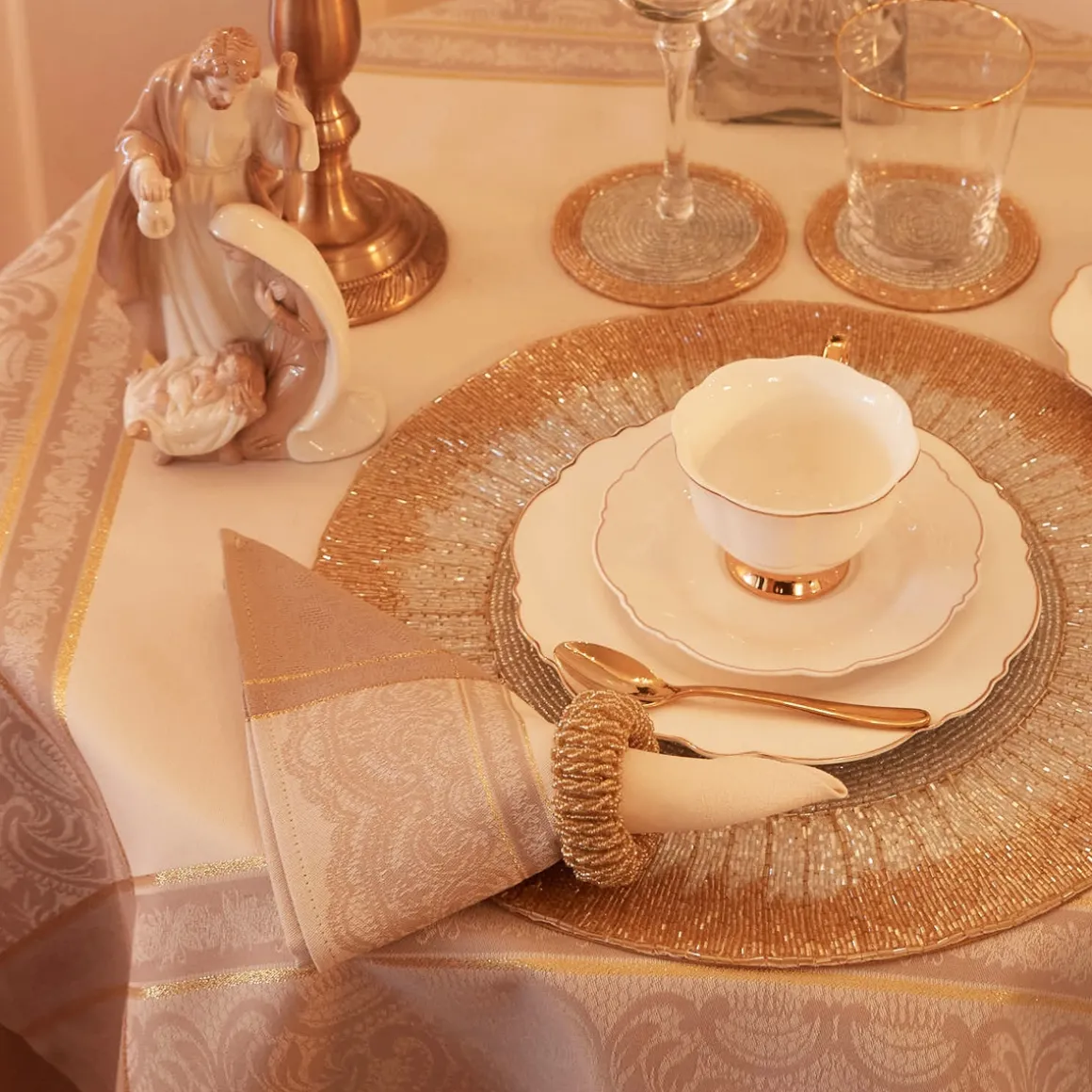 set__tovaglioli_con_filat_2.webp Set 6 tovaglioli con filato lurex disponibile in 2 varianti colore