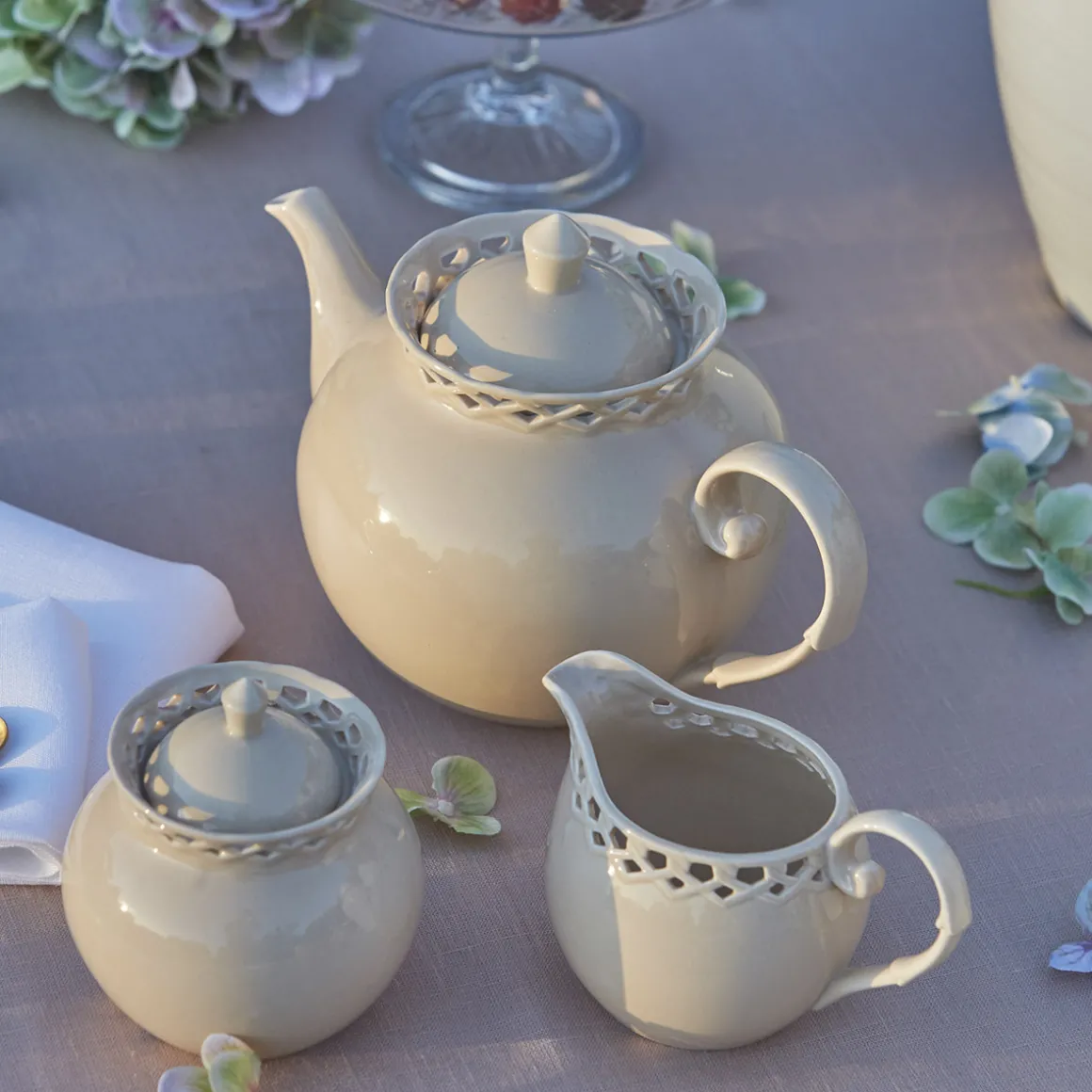 teiera_in_porcellana_lavo_0.webp Teiera in porcellana lavorata a mano