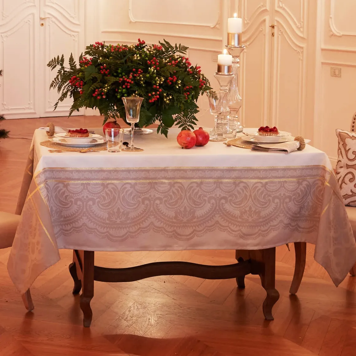 tovaglia_jacquard_piazzat_0.webp Tovaglia jacquard piazzata con filato lurex disponibile in 2 varianti colore