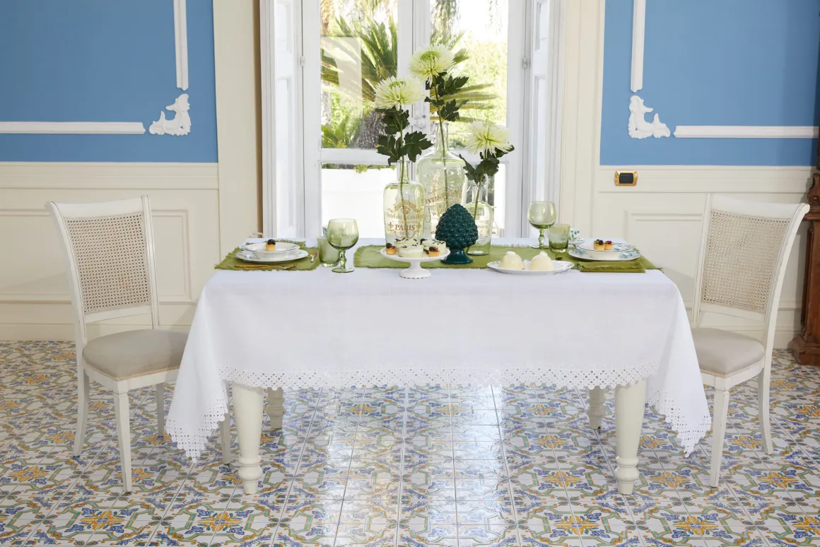 tovaglia_lino_e_cotone_ri_1.webp TOVAGLIA LINO E COTONE RICAMATA