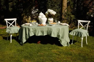 Tovaglia panama tinta unita con grande frill disponibile in 12 varianti colore