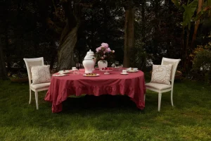 Tovaglia panama tinta unita con grande frill disponibile in 12 varianti colore