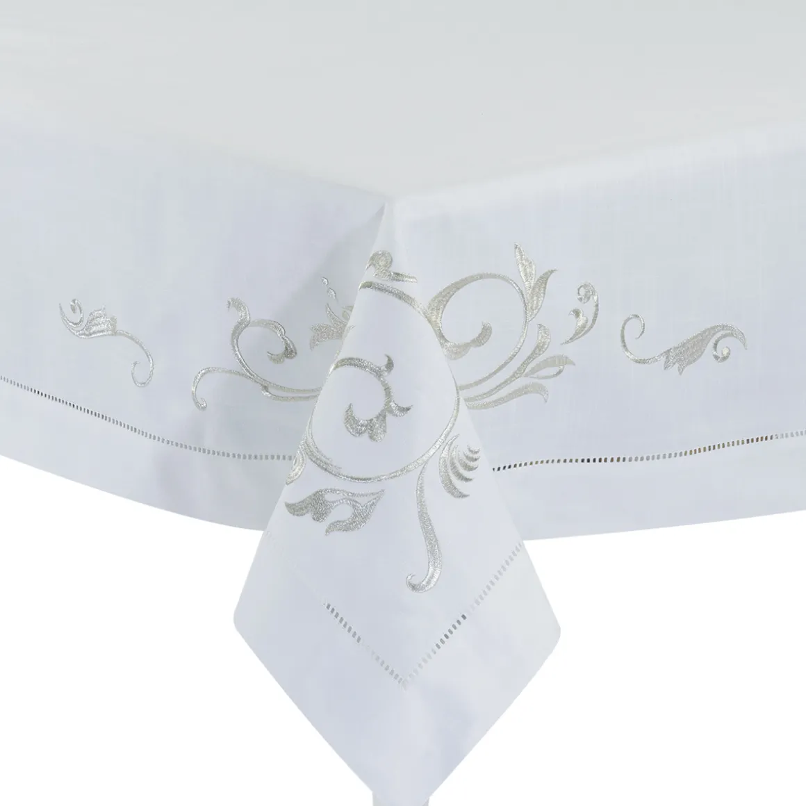 tovaglia_ricamata_con_bor_2.webp Tovaglia ricamata con bordo applicato e orlo punto a giorno