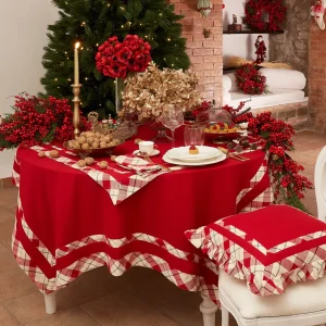 Tovaglia tinta unita disponibile in variante colore rosso o panna, con doppio bordo applicato a quadri e filo lurex oro ideale per le feste Natalizie