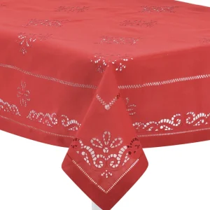 Tovaglia tinta unita rosso ricamata a mano.