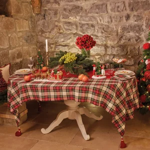 Tovaglia tinto filo tartan fondo rosso con nappe ai 4 angoli + Runneru00a0 tinta unita rossa con orlo a giorno lavorati a mano