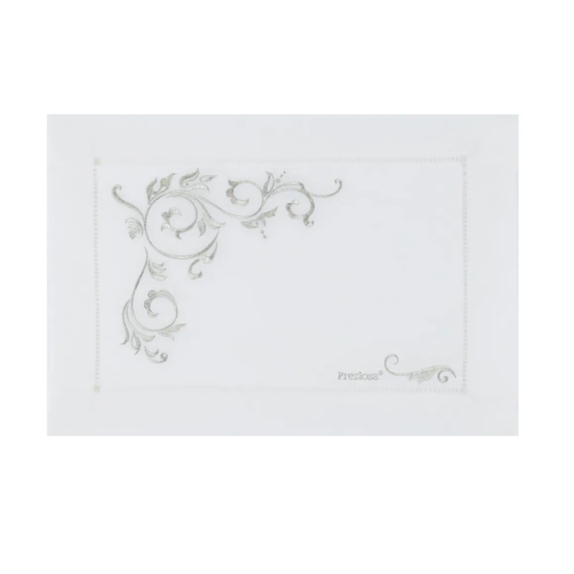 tovaglietta_ricamata_con__2.webp Tovaglietta ricamata con bordo applicato e orlo punto a giorno